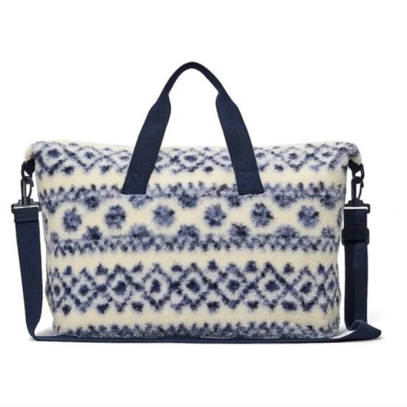 PINK Victoria's Secret Sherpa Teddy Duffel Bag Tote & Weekender - NWT - Picture 3 of 6